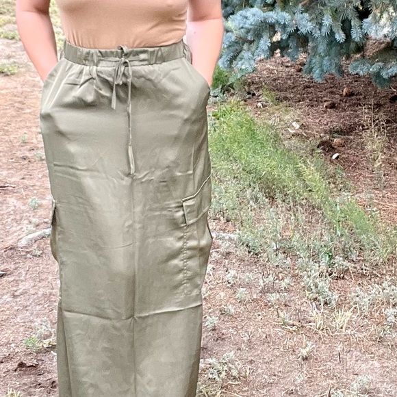 New! Emerson Lang Cargo Pocket Faux Silk Maxi Drawstring Skirt With Slit - Picture 11 of 11